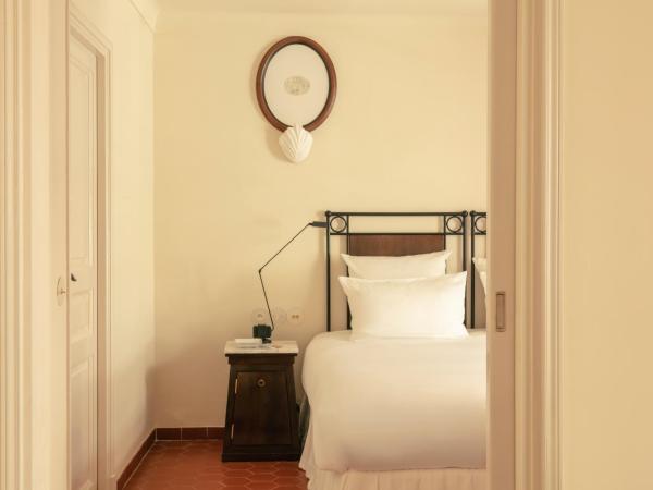 Hotel la Ponche : photo 5 de la chambre suite prestige tropézienne avec terrasse - vue sur mer