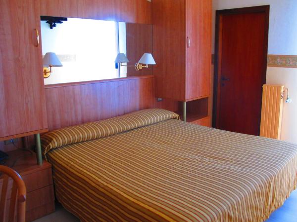 Hotel Smeraldo : photo 2 de la chambre 2 chambres communicantes