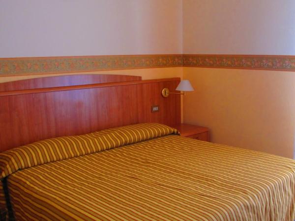 Hotel Smeraldo : photo 3 de la chambre 2 chambres communicantes