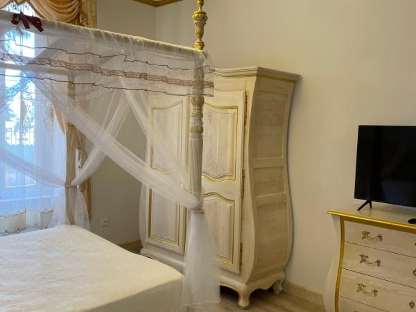 Chambre a Baldaquin Maison de L'Église Du couvent : photo 2 de la chambre chambre double avec salle de bains privative
