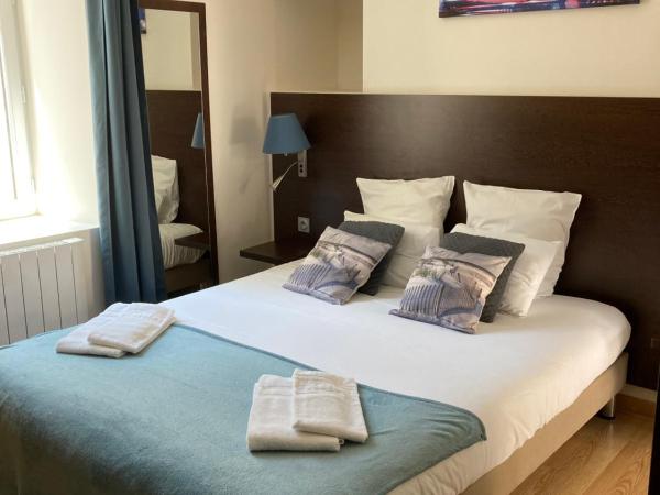 Hôtel Le Saint Patrice : photo 8 de la chambre chambre familiale