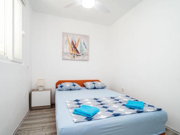 Apartment & Rooms Alan : photo 1 de la chambre chambre double avec salle de bains commune