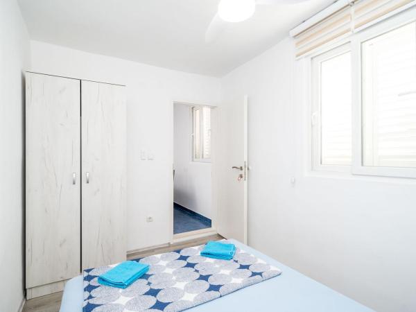 Apartment & Rooms Alan : photo 4 de la chambre chambre double avec salle de bains commune