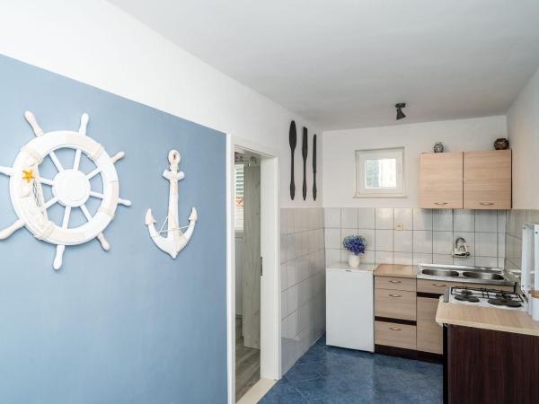 Apartment & Rooms Alan : photo 9 de la chambre chambre double avec salle de bains commune