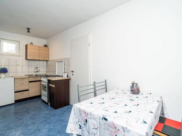 Apartment & Rooms Alan : photo 10 de la chambre chambre double avec salle de bains commune