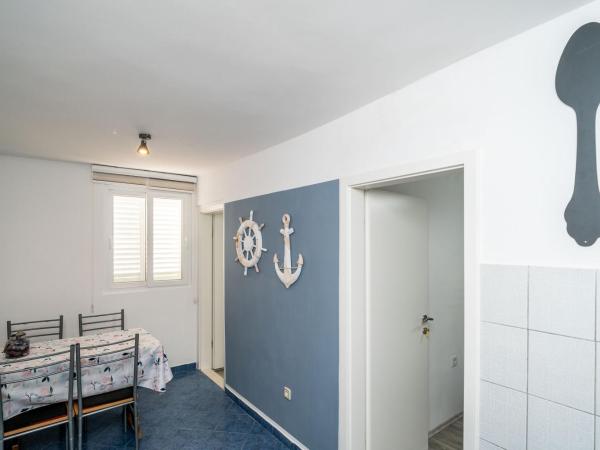 Apartment & Rooms Alan : photo 7 de la chambre chambre double avec salle de bains commune