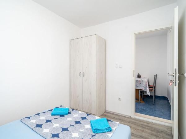 Apartment & Rooms Alan : photo 3 de la chambre chambre double avec salle de bains commune