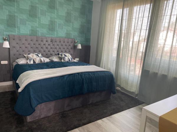 Hollik Apartmanház : photo 5 de la chambre superior studio with balcony and airconditioning