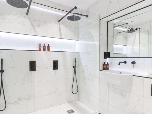 Velvet Hotel : photo 7 de la chambre chambre lit king-size avec balcon