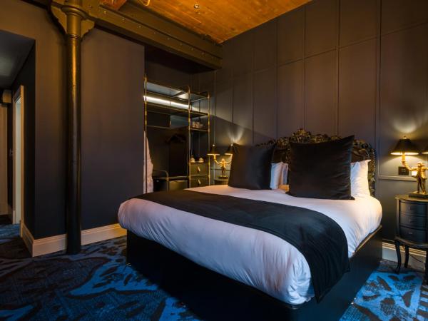 Velvet Hotel : photo 1 de la chambre chambre lit king-size avec balcon