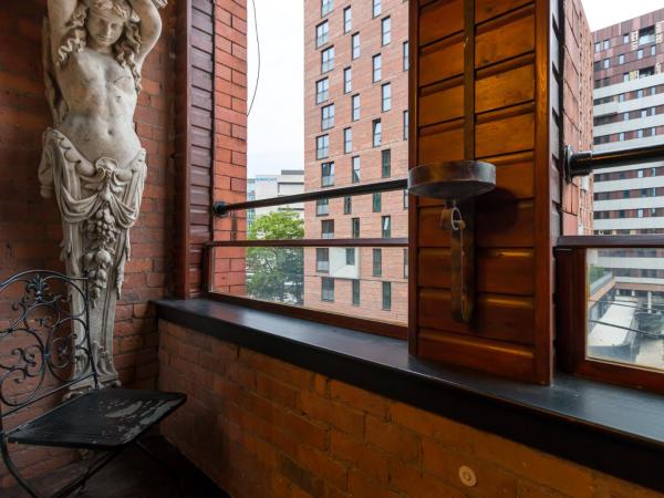 Velvet Hotel : photo 8 de la chambre chambre lit king-size avec balcon