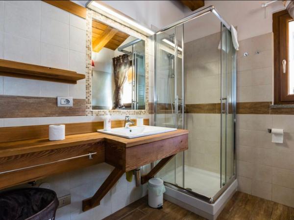 Sottosopra Alps Apartments & Rooms : photo 7 de la chambre appartement avec vue sur la montagne