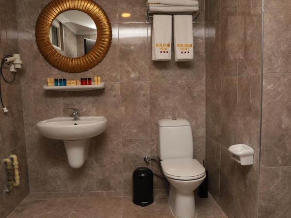 Buldum Otel : photo 6 de la chambre suite lit king-size avec balcon