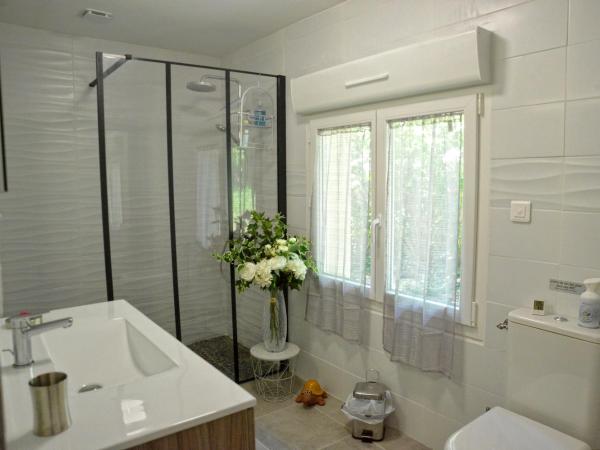 Maison Matachot : photo 3 de la chambre chambre double avec salle de bains privative extérieure