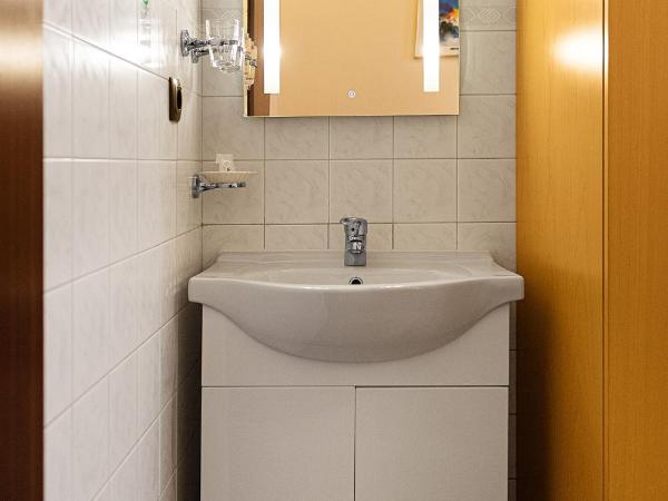 Hotel-Pension Wild : photo 3 de la chambre chambre double ou lits jumeaux avec salle de bains commune