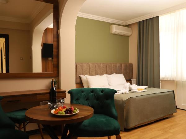 Buldum Otel : photo 9 de la chambre suite lit king-size avec balcon