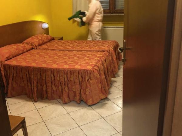 Hotel La Caravella : photo 4 de la chambre chambre double ou lits jumeaux