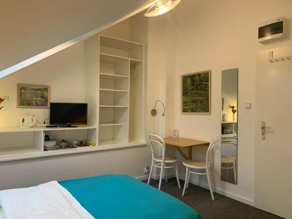 A. V. Pension Praha : photo 5 de la chambre chambre simple avec salle de bains privative