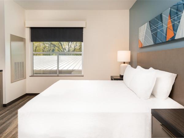 Hyatt House Nashville Airport : photo 1 de la chambre one-bedroom king suite with sofa bed, kitchen and tub - disability access