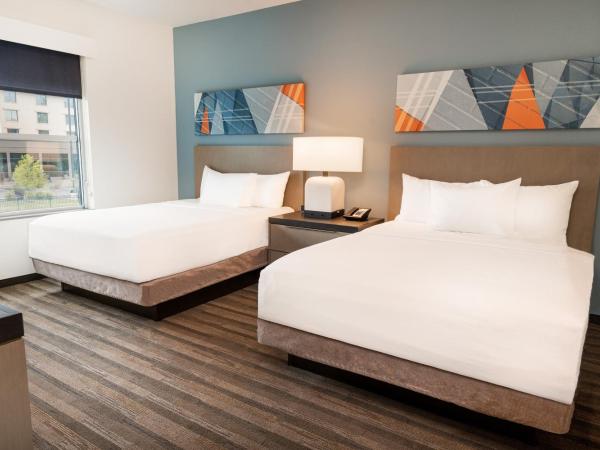 Hyatt House Nashville Airport : photo 3 de la chambre den queen room with two queen beds with sofa bed and tub