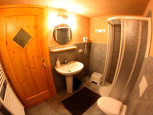 Maison Du-Noyer Chambres et Tables d'Hotes : photo 7 de la chambre studio avec lit d'appoint