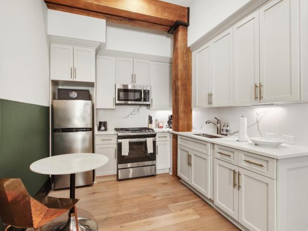 888 Baronne : photo 3 de la chambre studio