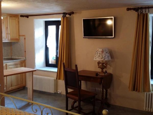 Maison Du-Noyer Chambres et Tables d'Hotes : photo 4 de la chambre studio avec lit d'appoint