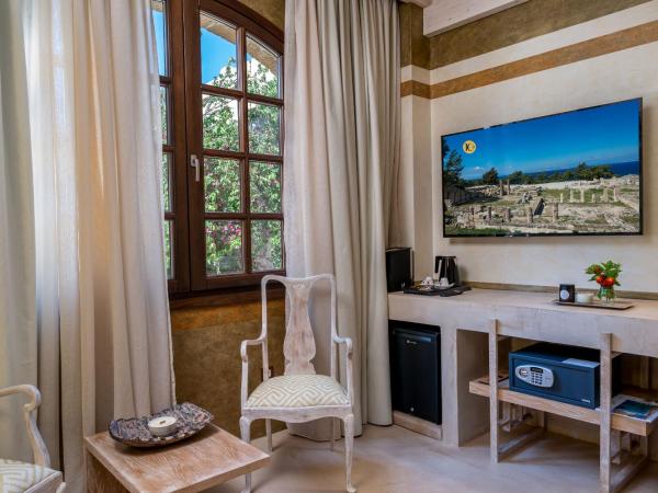 10GR Boutique Hotel & Wine Bar : photo 6 de la chambre suite junior kamiros 