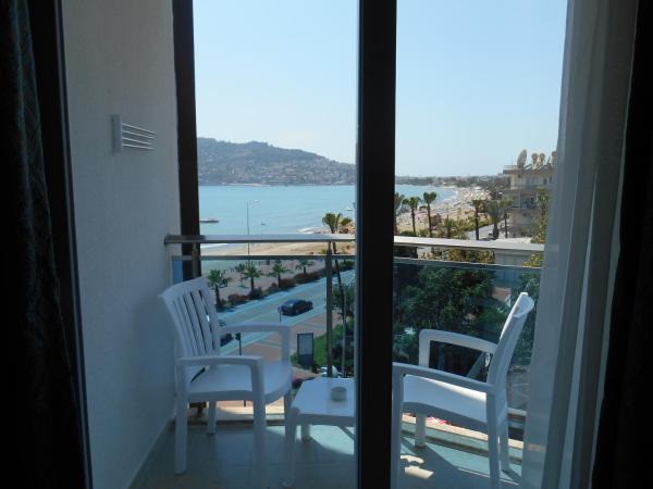 Parador Beach Hotel : photo 1 de la chambre chambre lits jumeaux standard