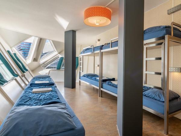 Stayokay Hostel Rotterdam : photo 2 de la chambre lit dans dortoir mixte avec 7 lits et douche