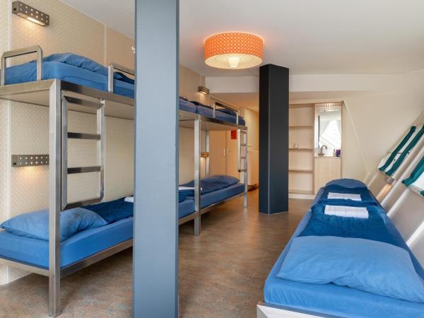 Stayokay Hostel Rotterdam : photo 3 de la chambre lit dans dortoir mixte avec 7 lits et douche