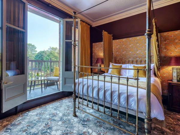 Clementine's Guest House : photo 1 de la chambre superior double room with four poster bed and balcony