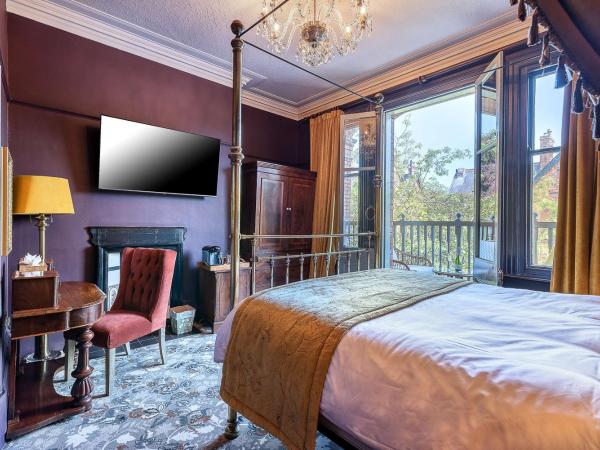 Clementine's Guest House : photo 2 de la chambre superior double room with four poster bed and balcony