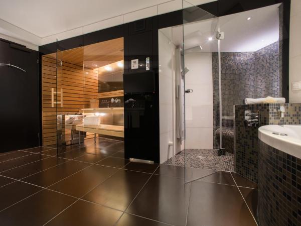 Grand Hôtel Les Endroits : photo 1 de la chambre suite deluxe avec baignoire spa