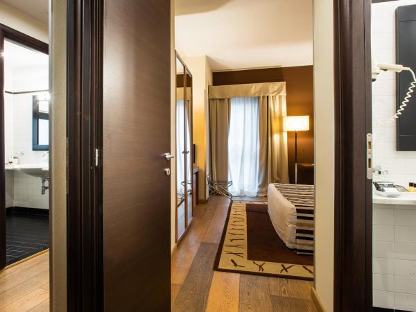 Sardegna Hotel - Suites & Restaurant : photo 2 de la chambre chambre familiale (2 adultes + 1 enfant)