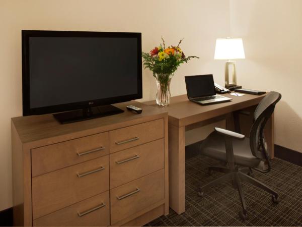 Canadas Best Value Inn Toronto : photo 3 de la chambre chambre 2 lits queen-size - non-fumeurs