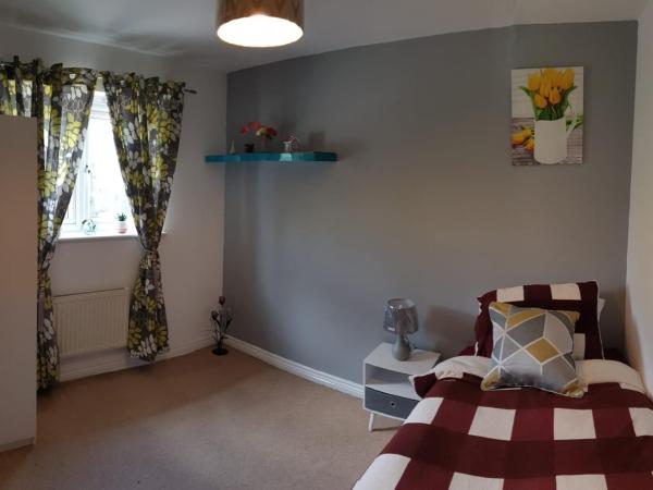 Queens Rooms, a Perfect Stay, Next to Shopping Parks and Central Manchester : photo 3 de la chambre petite chambre lits jumeaux
