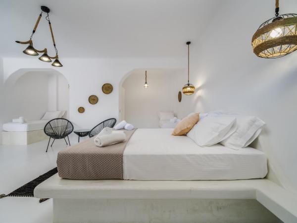 Amethyst Luxury Suites Oia : photo 4 de la chambre suite familiale