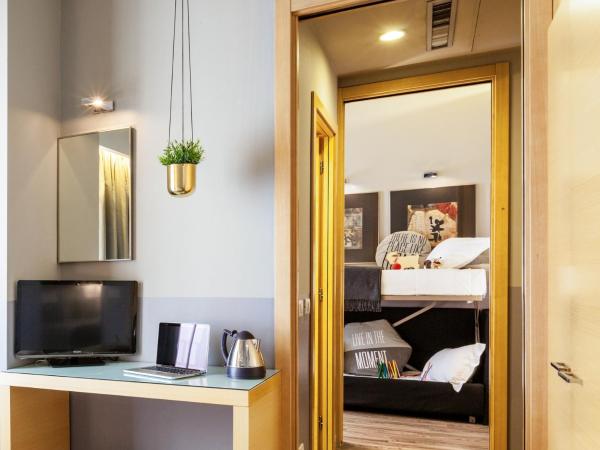 Holiday Inn Milan Garibaldi Station, an IHG Hotel : photo 3 de la chambre chambre lit queen-size premier avec lit superposé