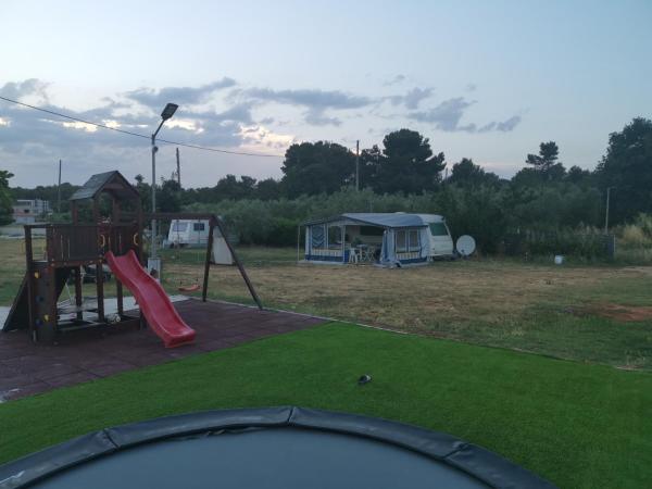 Camper for four people : photo 7 de la chambre tente