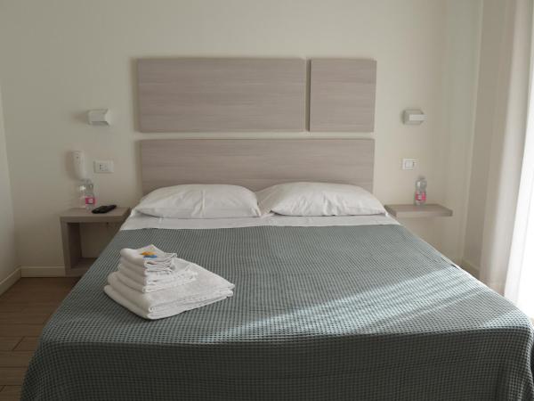 Hotel Riva e Mare : photo 10 de la chambre chambre double avec terrasse