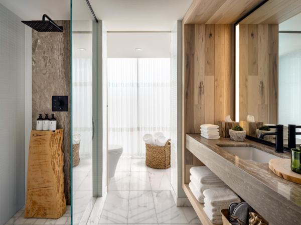 1 Hotel Toronto : photo 3 de la chambre studio lit king-size