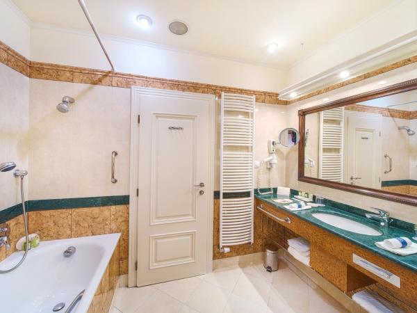 Carlsbad Plaza Medical Spa & Wellness hotel : photo 3 de la chambre chambre double excellence avec accès au centre de bien-Être - vue sur rue spa