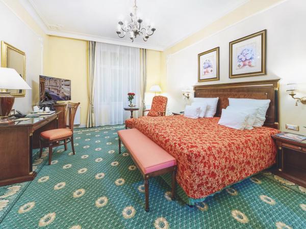 Carlsbad Plaza Medical Spa & Wellness hotel : photo 1 de la chambre chambre double excellence avec accès au centre de bien-Être - vue sur rue spa