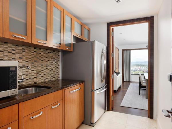 Four Seasons Hotel Denver : photo 1 de la chambre suite lit king-size premier