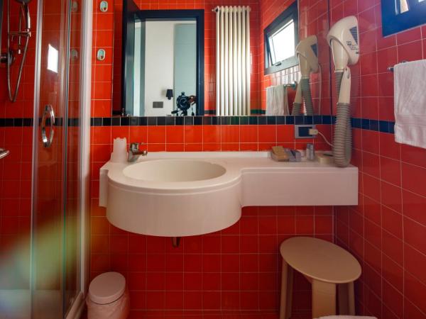 Hotel Derby : photo 7 de la chambre chambre quadruple avec balcon