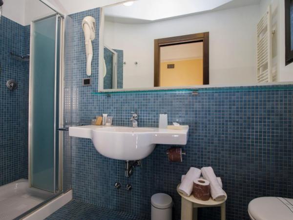 Hotel Derby : photo 8 de la chambre chambre quadruple avec balcon