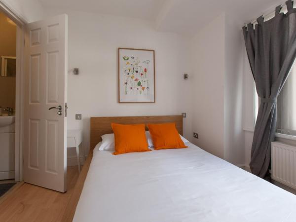 Tooting Rooms by DC London Rooms : photo 5 de la chambre chambre double avec salle de bains privative