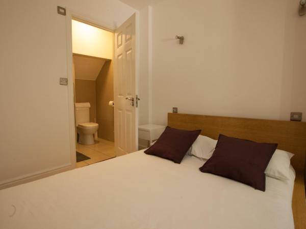 Tooting Rooms by DC London Rooms : photo 7 de la chambre chambre double avec salle de bains privative