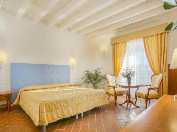 Hotel Bretagna Heritage - Alfieri Collezione : photo 3 de la chambre suite junior - vue sur fleuve